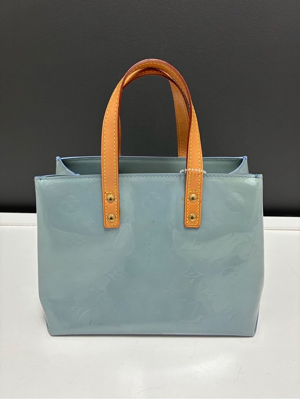 Louis Vuitton Reade Tote in Light Blue Vernis Leather - Authentic
